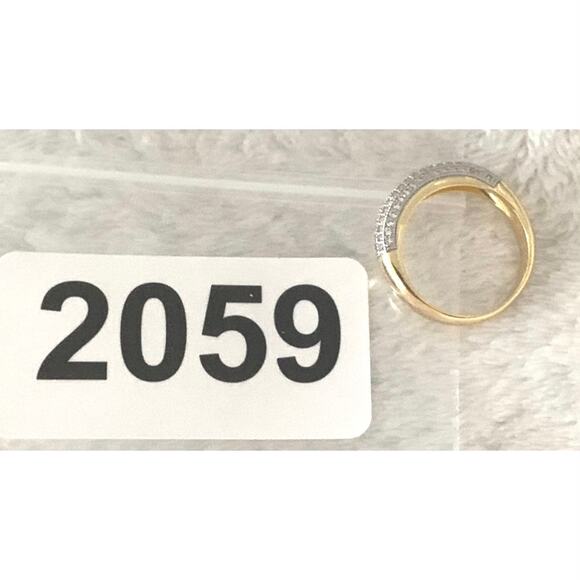 Womens Ring - “V” Maker’s Mark, No Precious Metals or Stones Jewelry Size 7.25 - Picture 9 of 9